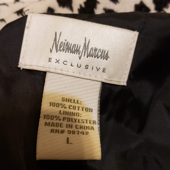 Newman Marcus Exclusive Size Small - Picture 4 of 6